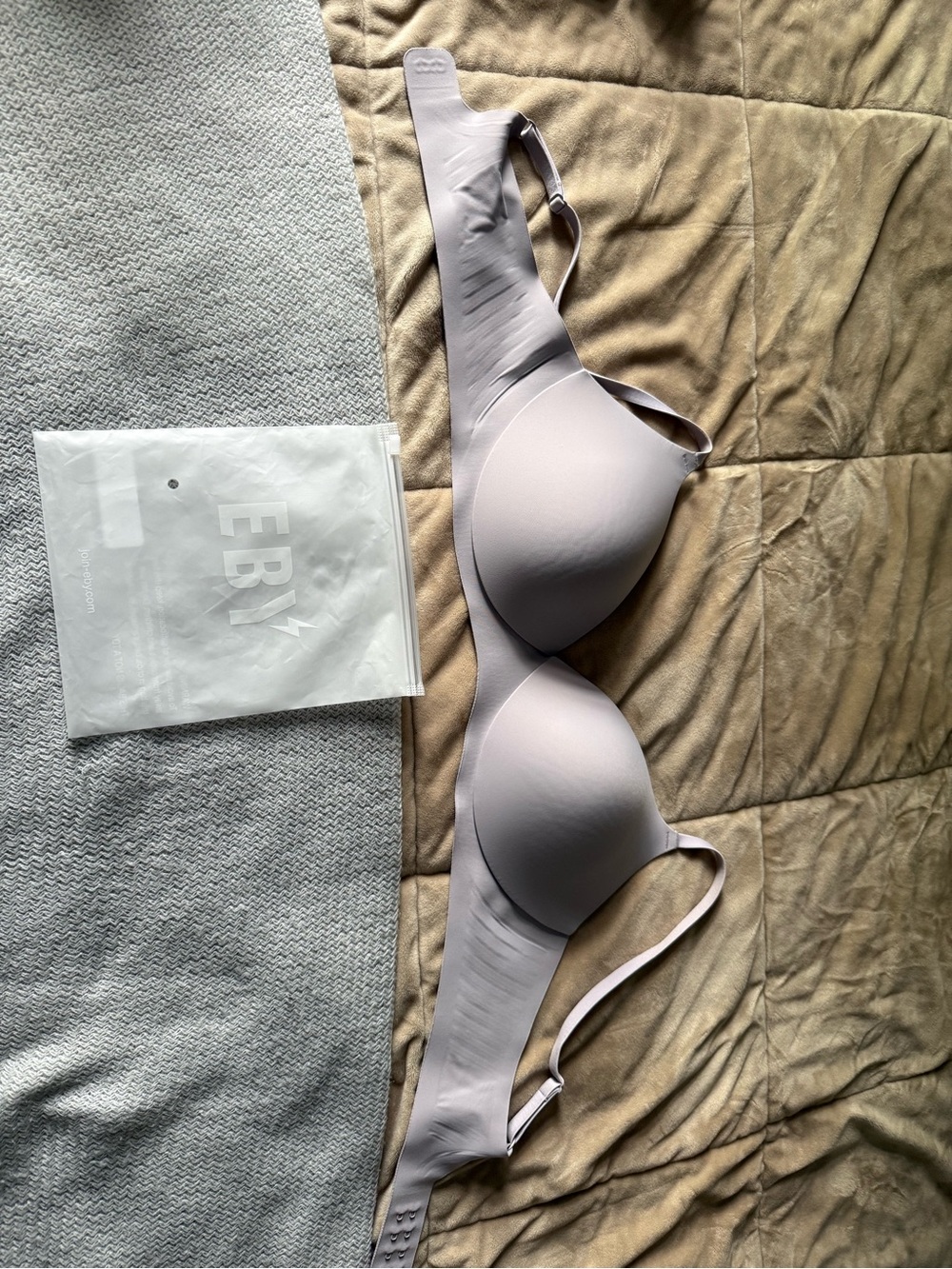 Seamless Light Gray T-Shirt Bra with Smooth Molded Cups
